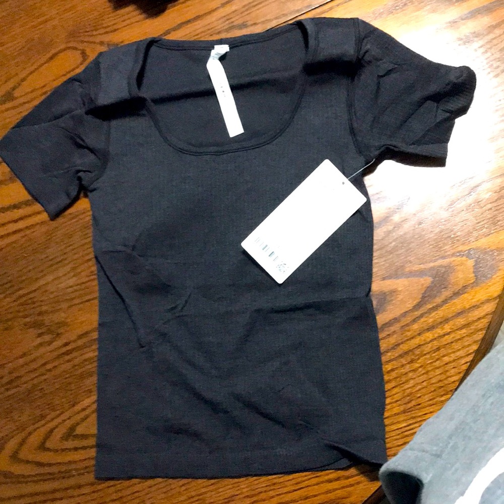 Lululemon ebb to street short sleeve shirt color black size 6 shelf bra